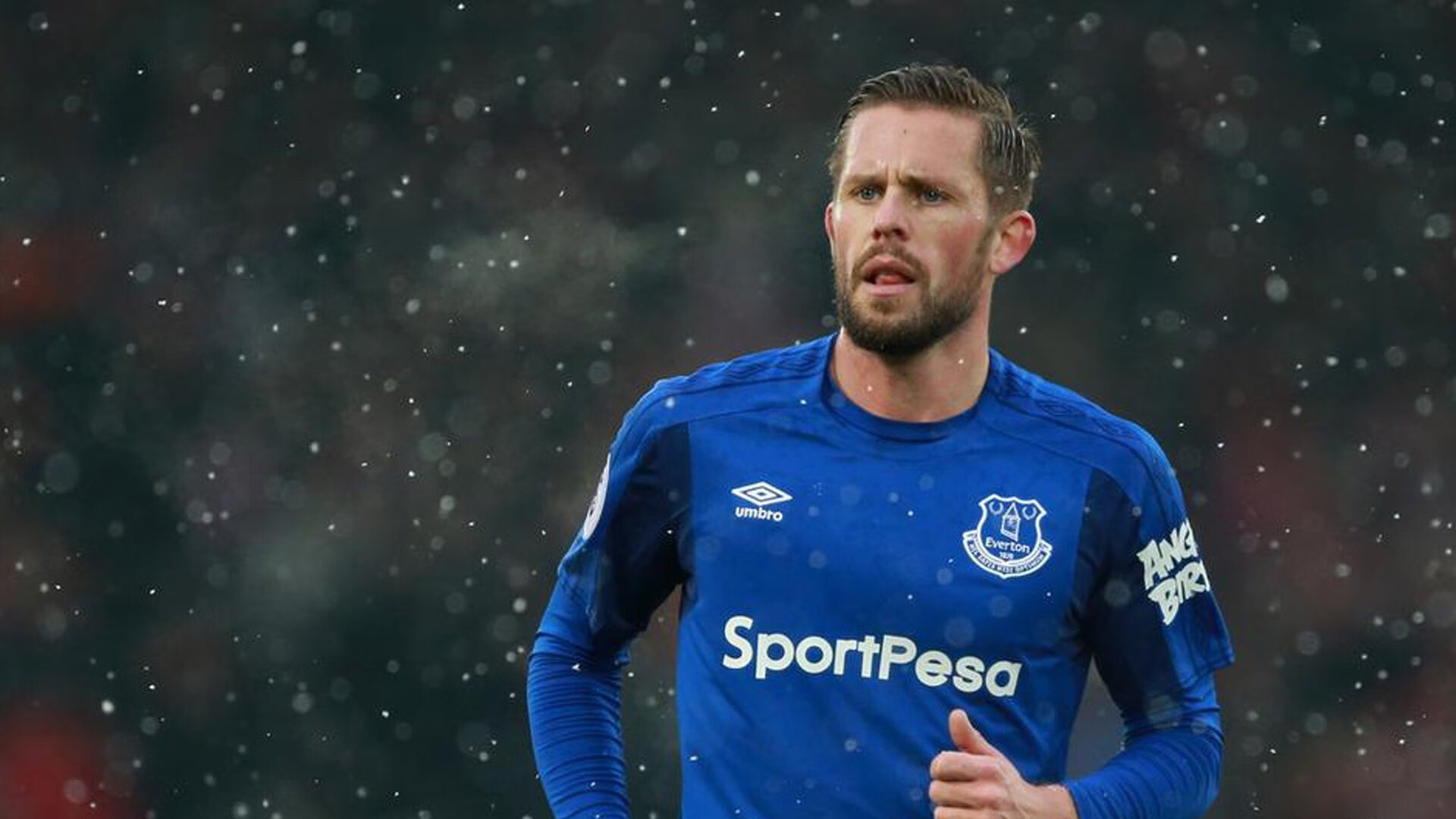 在带领球队取得“逆转”胜利过程中，他的篮下争抢战术锦上添花！