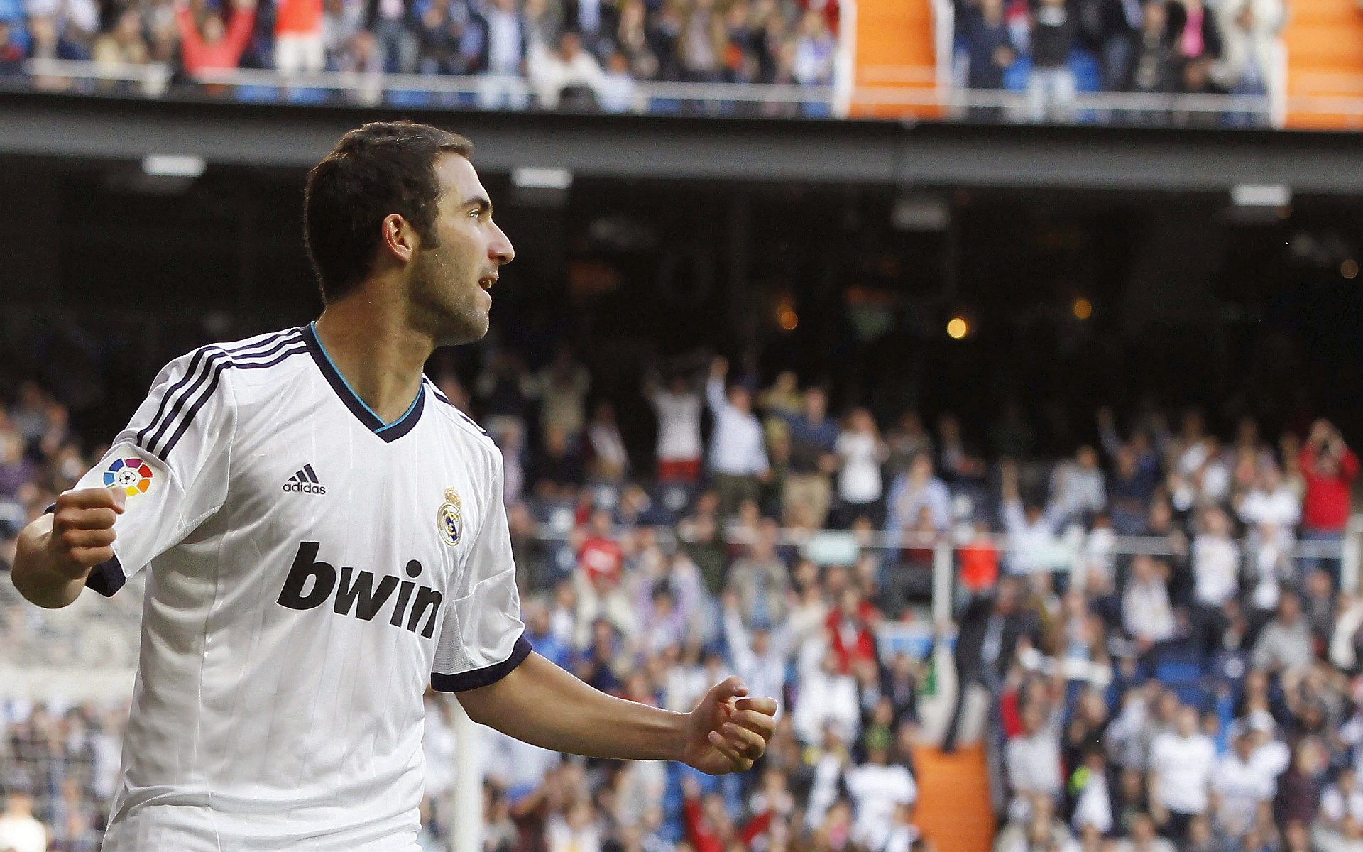 沃尔夫斯堡中场组织达人崭露头角，沃尔夫斯堡中锋