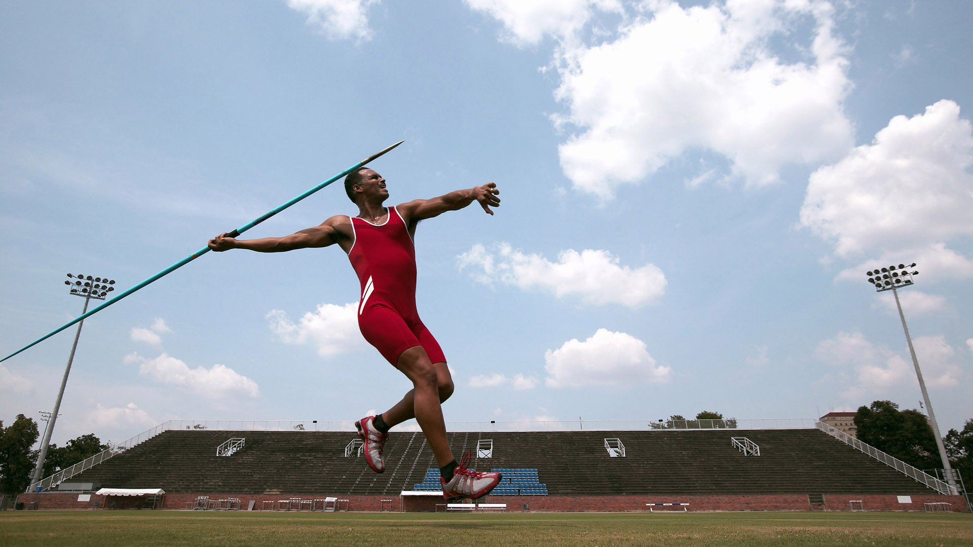 英超关键战役，精彩反击和关键扑救点燃赛场激情，英超总结